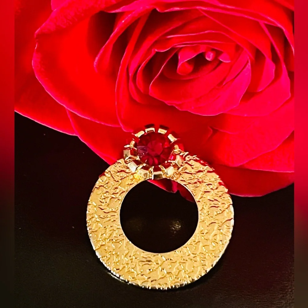 🔴Vintage Garnet and Gold Circle Brooch - Picture 3 of 9